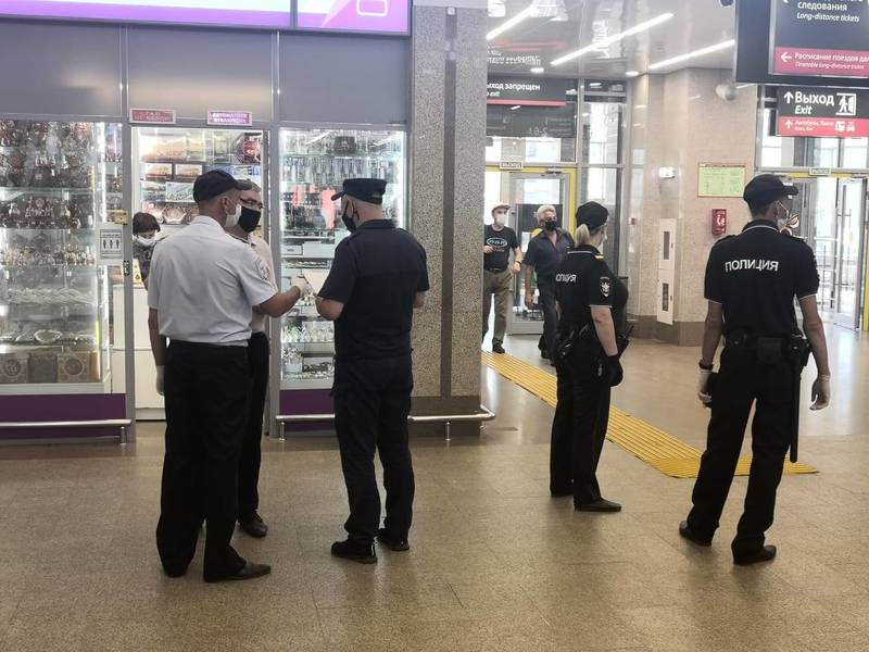 На железнодорожном вокзале в Нижнем Новгороде проверили соблюдение масочного режима