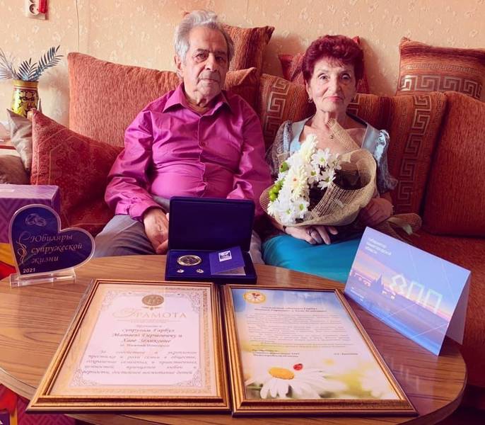 Ольга Краснова вручила медаль «За любовь и верность» «бриллиантовым» юбилярам семейной жизни