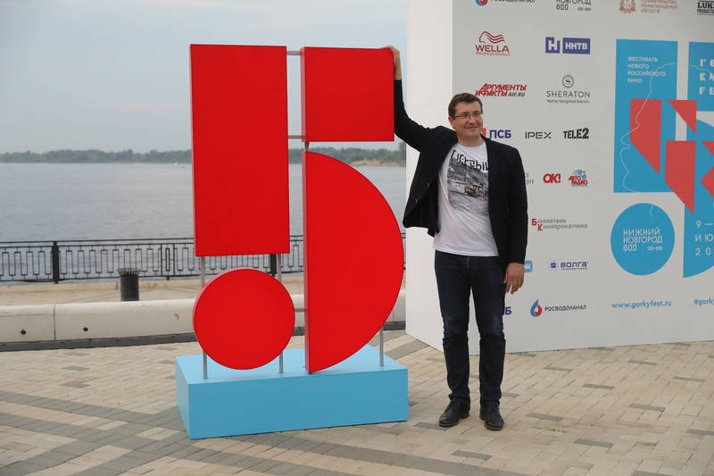 Глеб Никитин принял участие в открытии летнего кинотеатра на Нижневолжской набережной