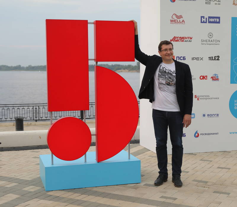 Глеб Никитин принял участие в открытии летнего кинотеатра на Нижневолжской набережной