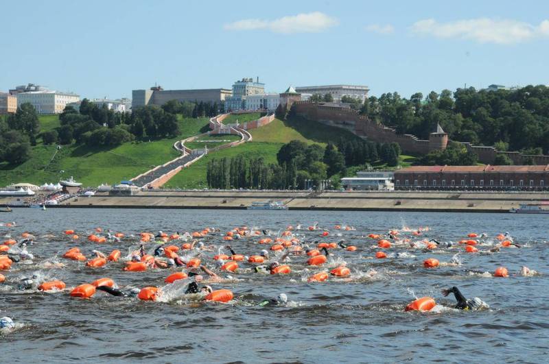В Нижнем Новгороде прошел пятый юбилейный Международный заплыв через Волгу X-WATERS Volga