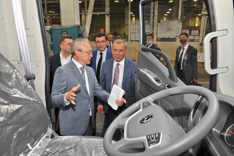 Юрий Борисов  и Глеб Никитин посетили Горьковский автозавод