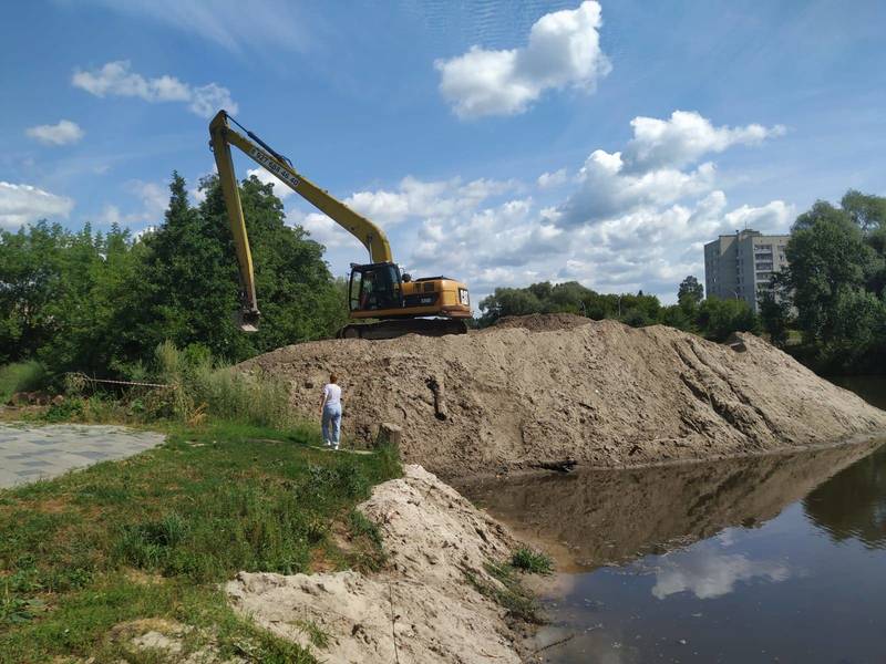 Процесс расчистки реки Сатис в Сарове проверили сотрудники Минэкологии региона 