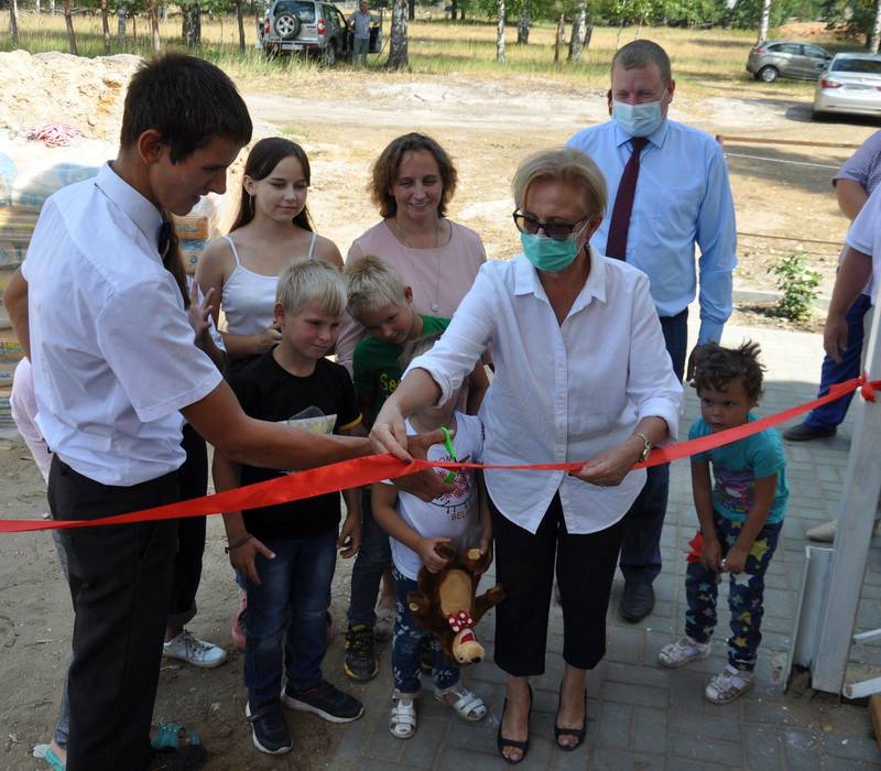 Новый дом для многодетной семьи, потерявшей жилье при пожаре, построили в Вознесенском районе