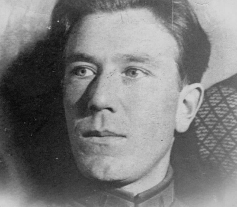 Был он родом из Хмелевки. Комдив Прохоров погиб, так и не сдавшись врагу