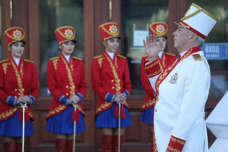 Со сцены – на подиум