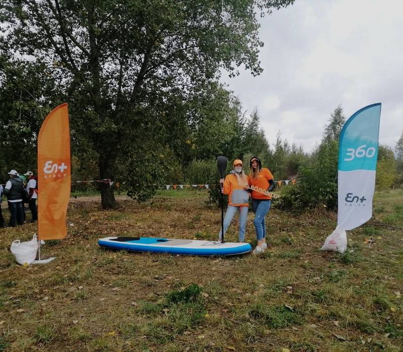 Сотрудники Минэкологии региона приняли участие в ежегодном субботнике на берегу Пермяковского озера в Автозаводском районе