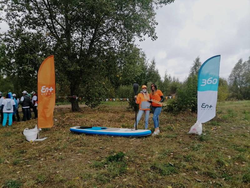 Сотрудники Минэкологии региона приняли участие в ежегодном субботнике на берегу Пермяковского озера в Автозаводском районе