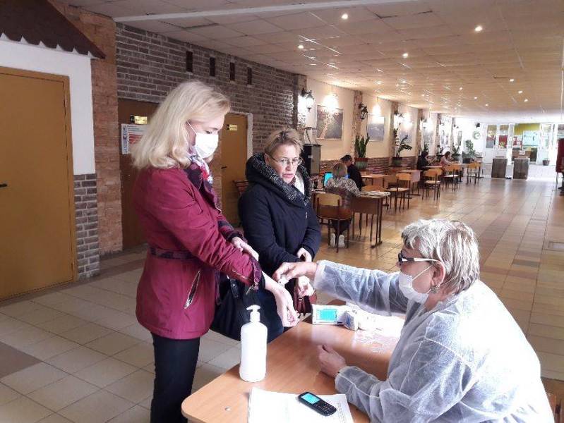 Сотрудники аппарата регионального омбудсмена за первые 2 дня голосования посетили 103 избирательных участка