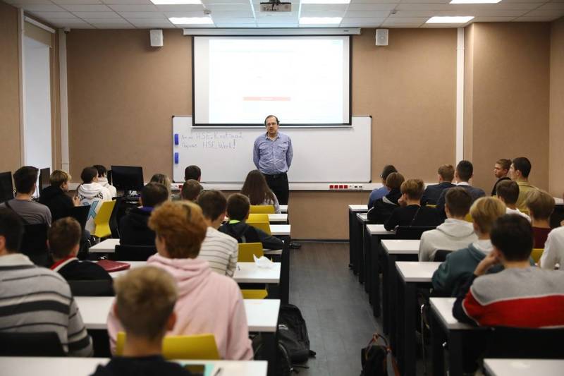 В Нижнем Новгороде стартовало обучение в школе олимпиадного программирования