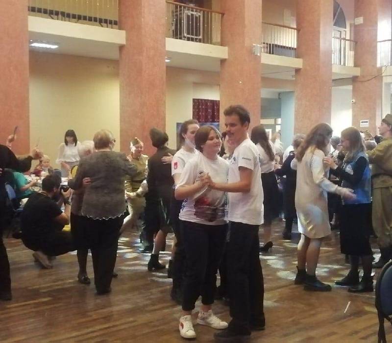Более 200 нижегородцев приняли участие в патриотической акции «Вальс Победы»