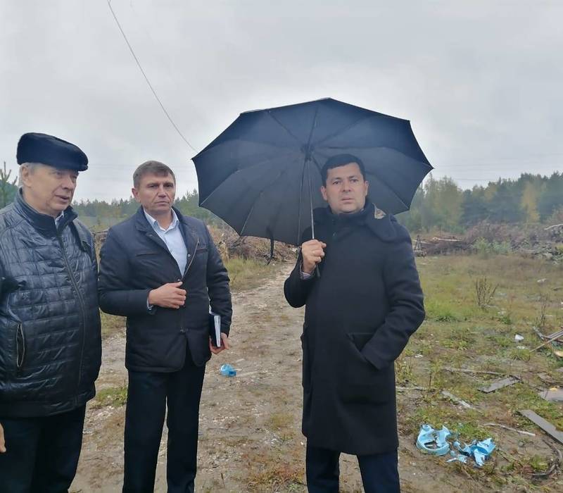 Денис Егоров провел выездное совещание по вопросу рекультивации свалки в Володарске 