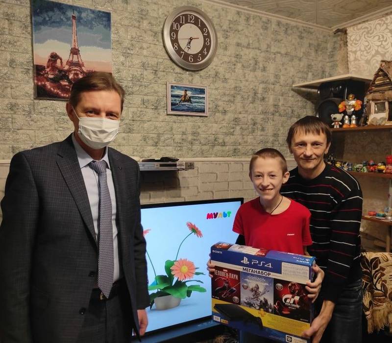 Юрий Хабров исполнил новогоднюю мечту 13-летнего дзержинца