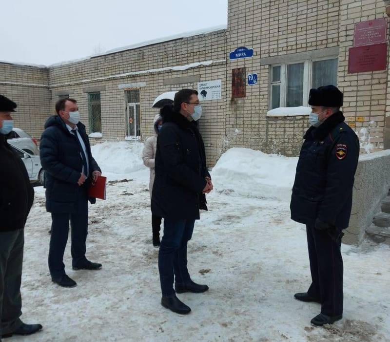 Глеб Никитин поблагодарил арзамасского участкового за спасение людей на пожаре