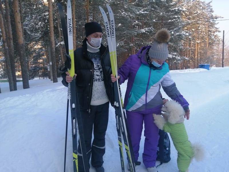 На лыжной базе «Сормович» спортсменам, пришедшим парами, вторые лыжи выдавали бесплатно