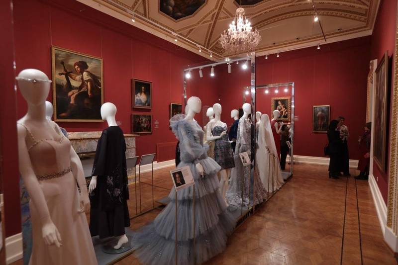 Выставка «Платье с историей» открылась в Доме Сироткина