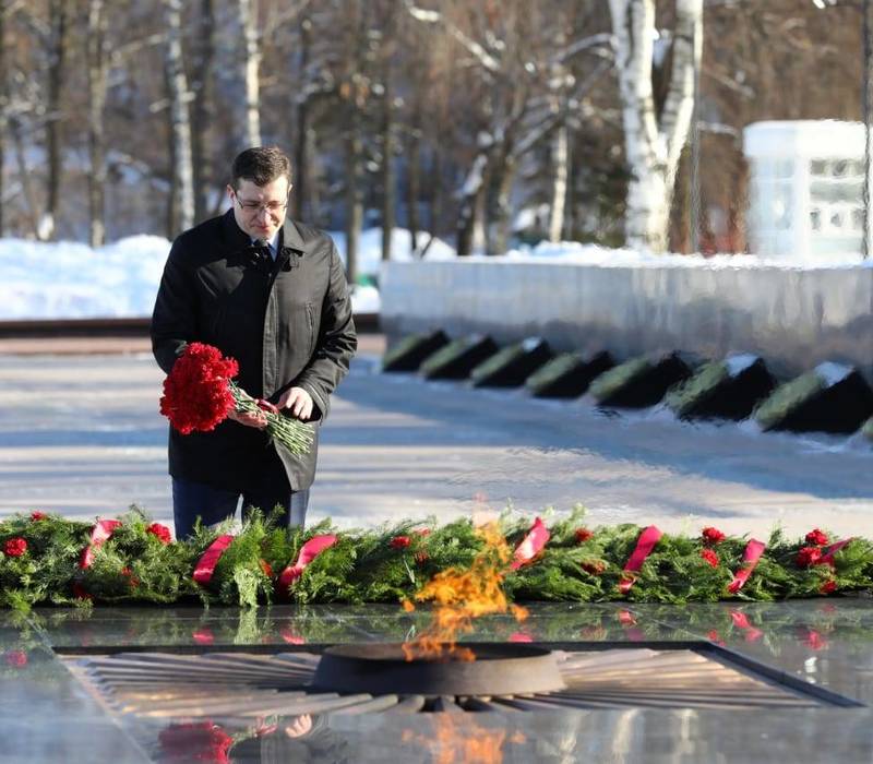 Глеб Никитин возложил цветы к Вечному огню 