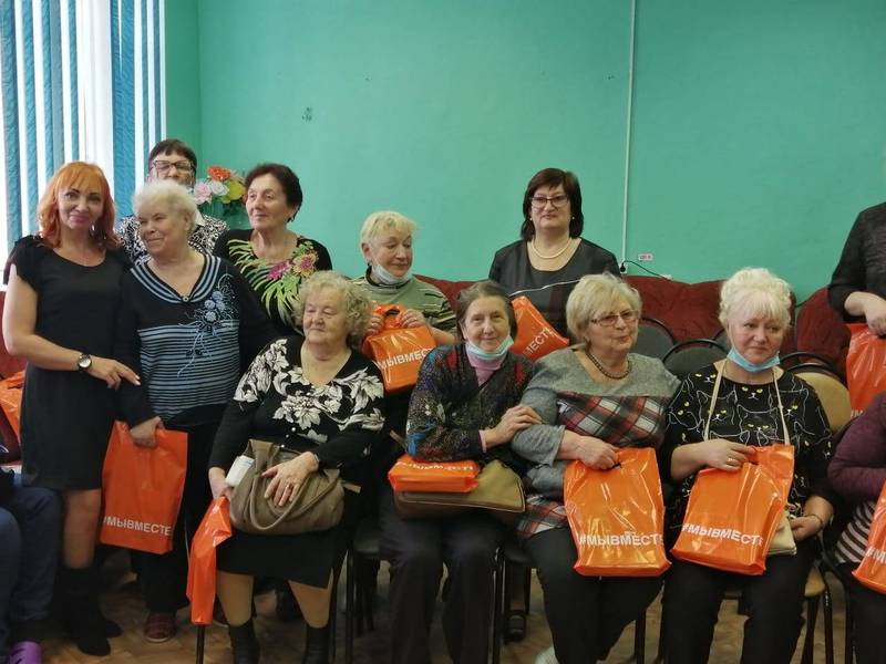 Волонтеры #МыВместе подарили подарки 250 нижегородкам