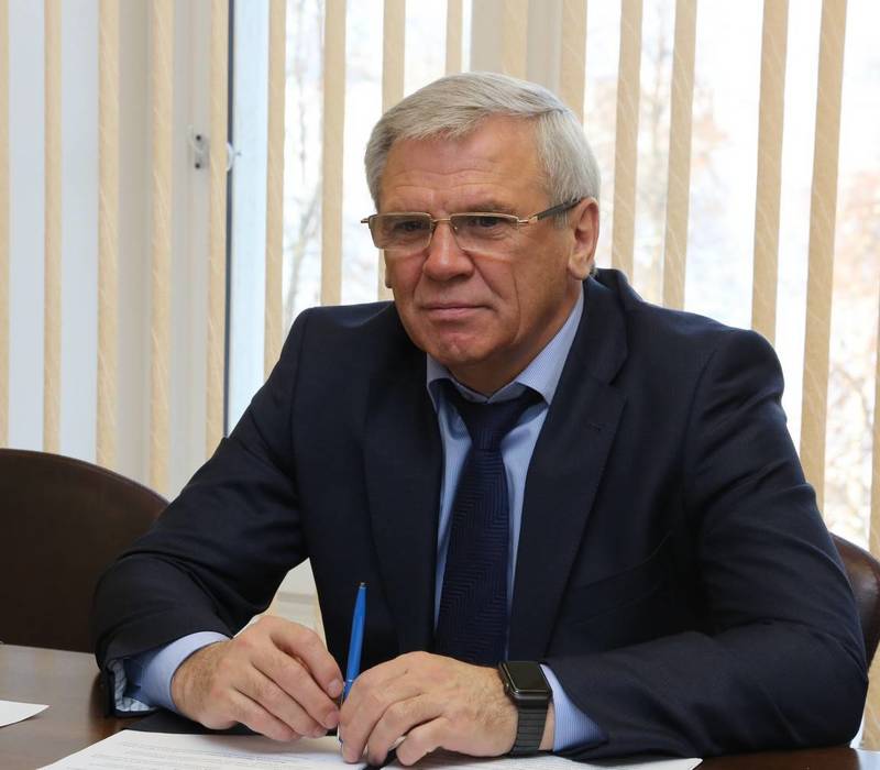 Поздравление Председателя Законодательного Собрания Нижегородской области Евгения Люлина с Днем учителя