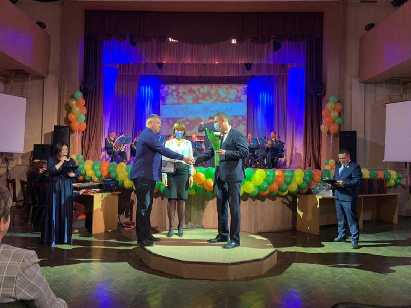 В День учителя 75 работников сферы образования Нижегородской области получили награды