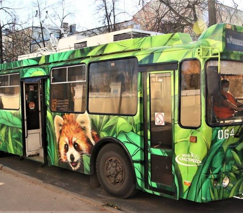 В Дзержинске на линию вышел троллейбус, оформленный в экостиле