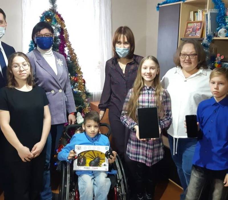 Представители правительства Нижегородской области поздравили с Новым годом борскую многодетную семью 