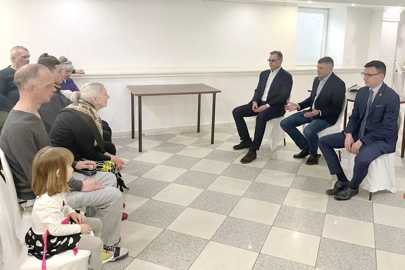 Владимир Беспалов и Александр Тимофеев встретились с вынужденными переселенцами из Донбасса