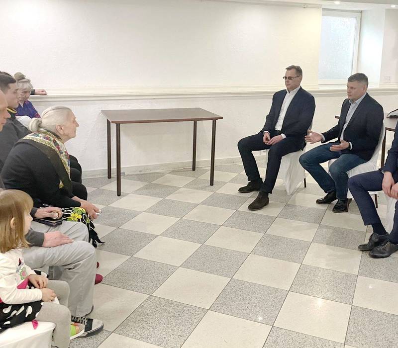 Владимир Беспалов и Александр Тимофеев встретились с вынужденными переселенцами из Донбасса