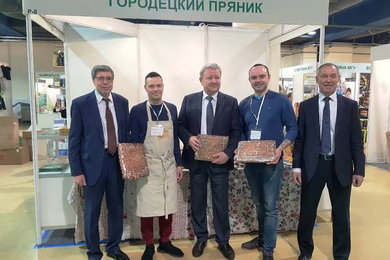 Дмитрий Краснов обсудил меры по поддержке бизнеса в условиях санкций с руководством ТПП РФ, ФТС и Ассоциации «НХП России»