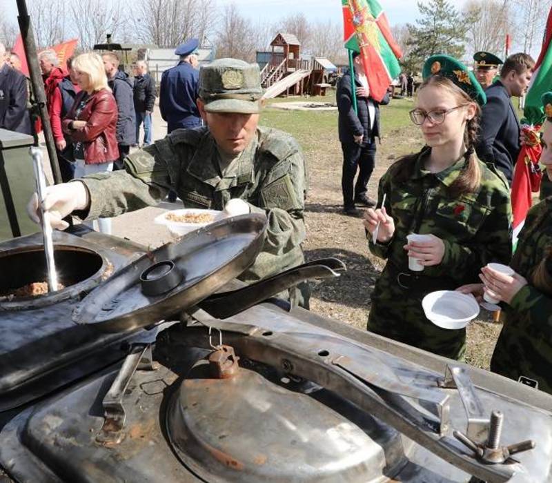 Нижегородцы приняли участие в митинге в поддержку президента и Вооружённых сил России