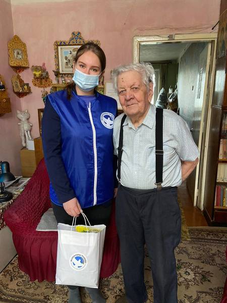 Волонтеры Победы поздравили с 95-летием участника Великой Отечественной войны 