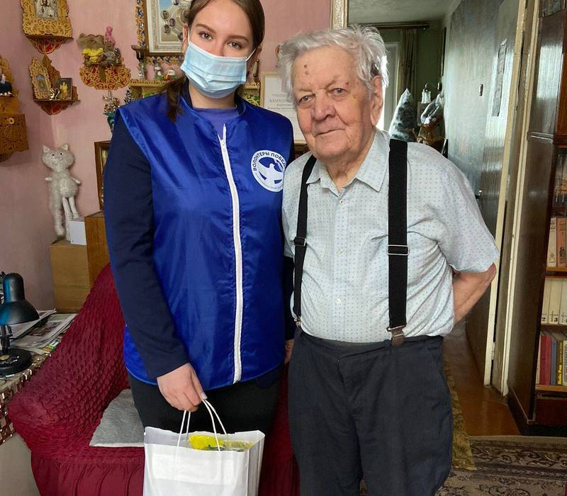 Волонтеры Победы поздравили с 95-летием участника Великой Отечественной войны 