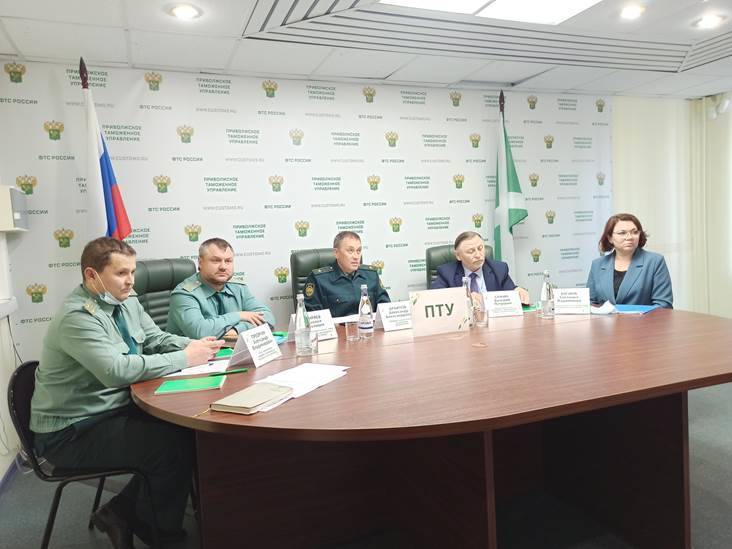 Приволжское таможенное управление: "Онлайн-общение с участниками ВЭД стало еженедельным"