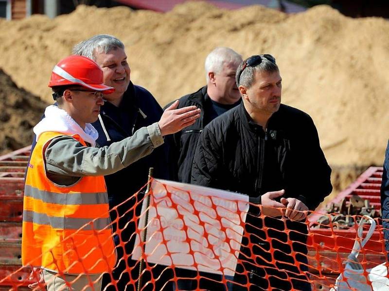 Глава Дзержинска Иван Носков проверил ход строительства водовода к поселкам Пыра и Пырские дворики 