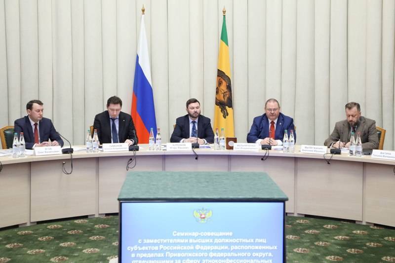 В Пензе Игорь Буренков обсудил с заместителями глав регионов ПФО стратегию государственной национальной политики РФ