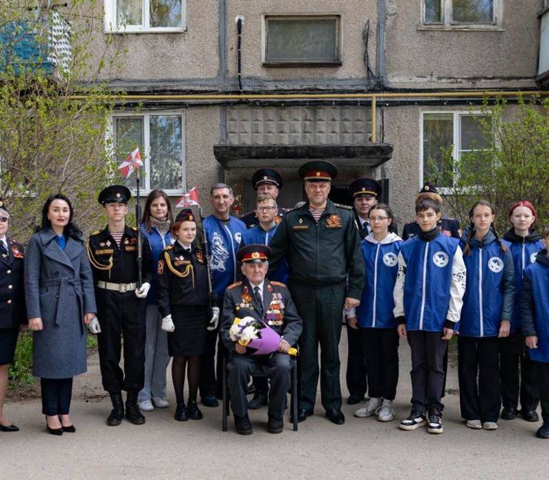 В Нижегородской области проходят персональные парады у домов ветеранов