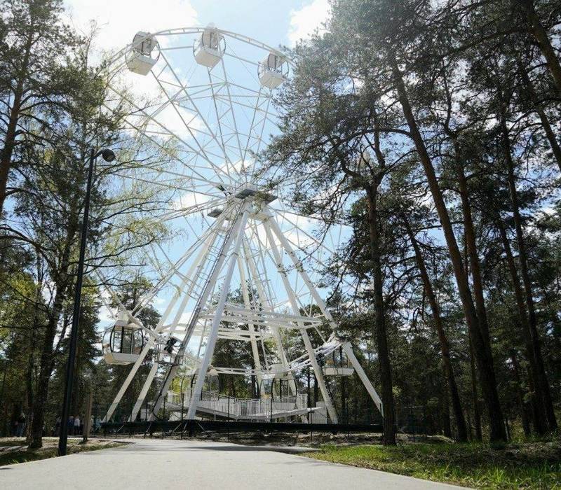 В Центральном парке Дзержинска начало работать «Колесо обозрения»