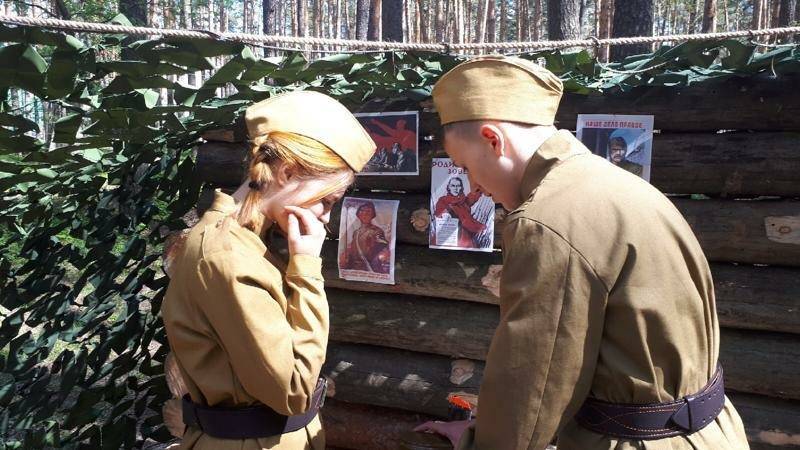 Жители Выксы в преддверии Дня Победы стали участниками исторических квестов и исполнили военные песни