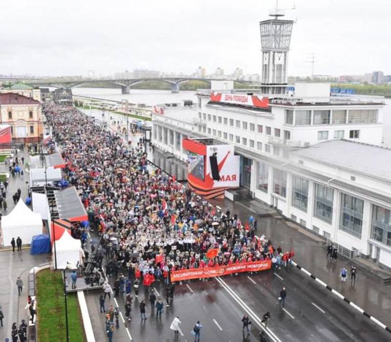 Около 35 тысяч нижегородцев прошло в колонне «Бессмертного полка»