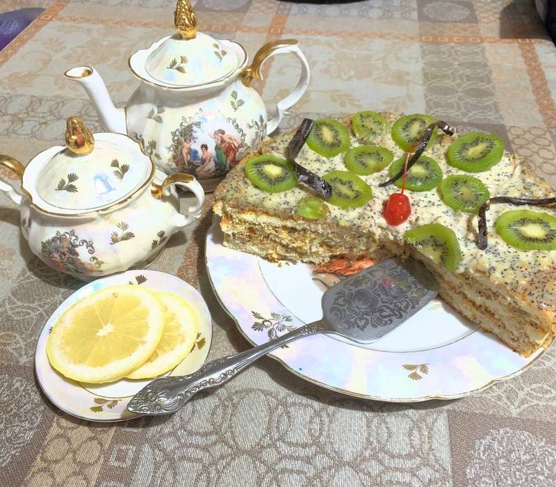 Орехово-маковый торт с фруктами