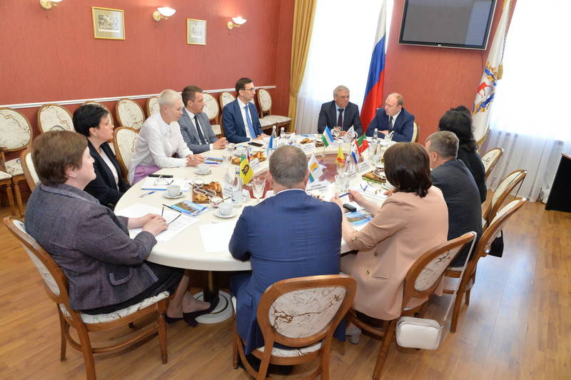 Руководители аппаратов региональных парламентов ПФО обсудили в Нижнем Новгороде актуальные вопросы развития законодательства