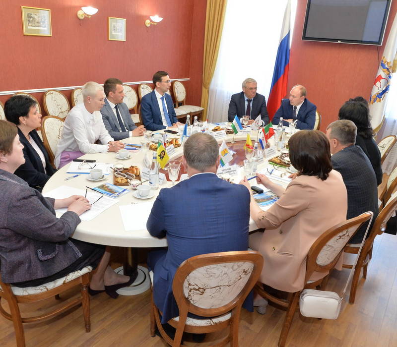 Руководители аппаратов региональных парламентов ПФО обсудили в Нижнем Новгороде актуальные вопросы развития законодательства