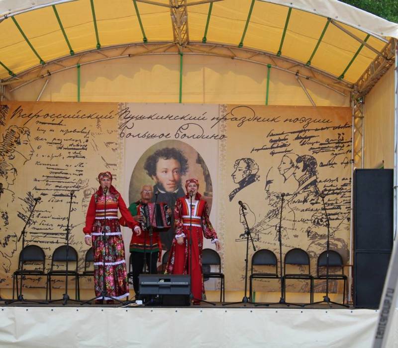 Полторы тысячи человек приняли участие во Всероссийском пушкинском празднике поэзии в Большом Болдине