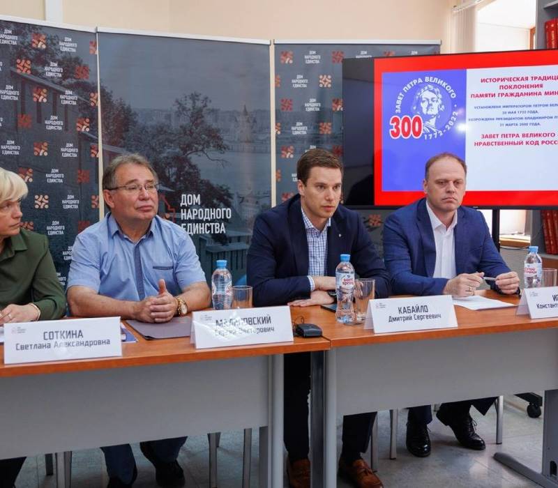 В День России в Нижнем Новгороде пройдет театрализованная церемония возложения цветов к памятнику Минину