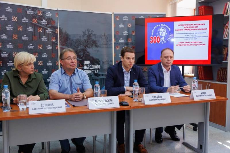 В День России в Нижнем Новгороде пройдет театрализованная церемония возложения цветов к памятнику Минину