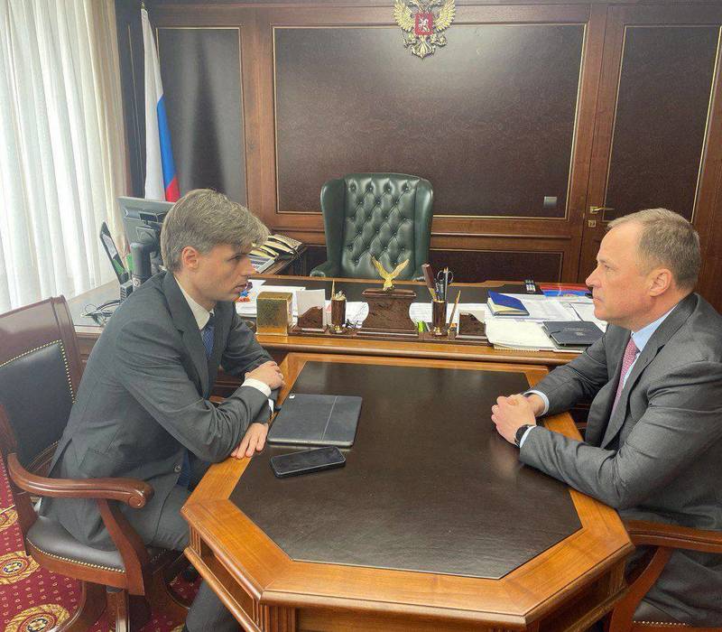Полномочный представитель президента РФ в ПФО Игорь Комаров и замминистра транспорта РФ Дмитрий Баканов провели рабочую встречу