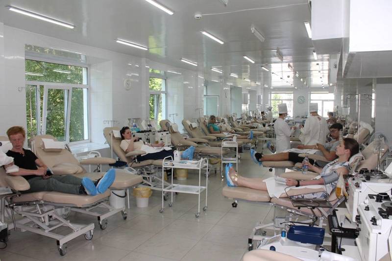 Более 450 жителей Нижегородской области сдали компоненты крови в рамках Всемирного дня донора
