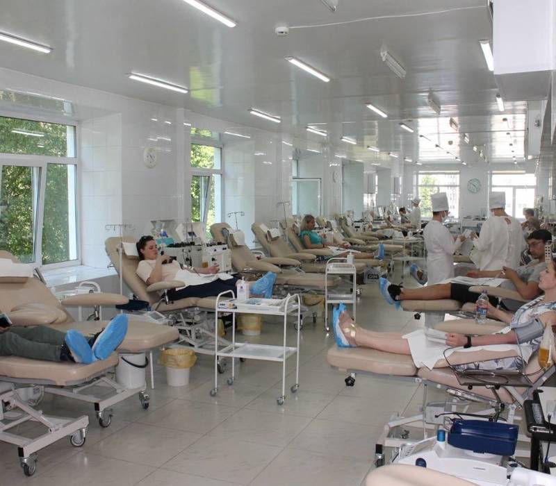 Более 450 жителей Нижегородской области сдали компоненты крови в рамках Всемирного дня донора