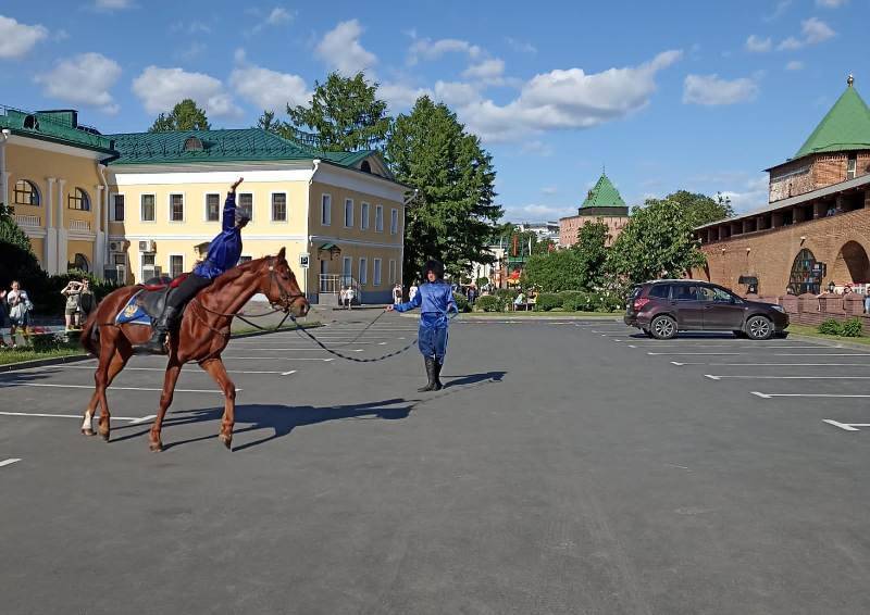 На территории Нижегородского кремля состоялось конное представление, посвященное Дню России 