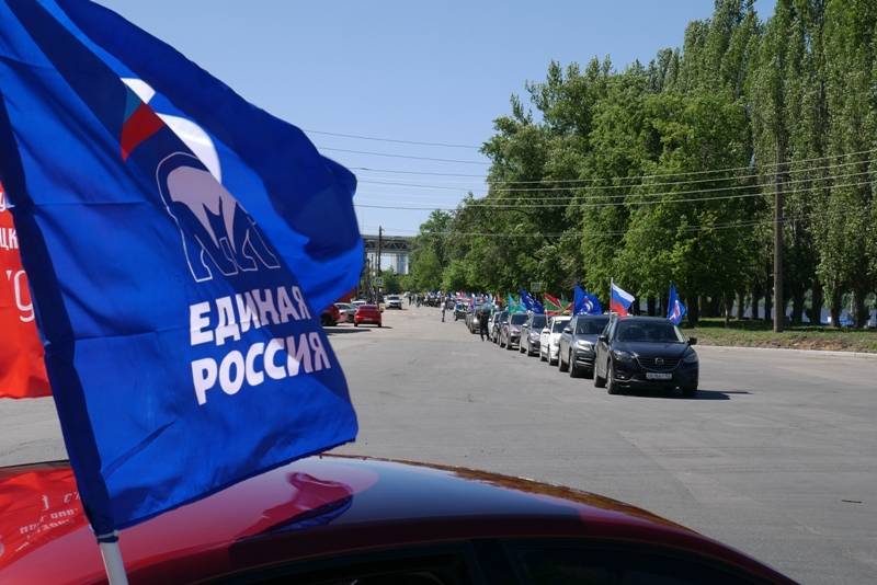 «Россия, вперед!»:  в Нижнем Новгороде прошел автомотопробег в честь российских военнослужащих 